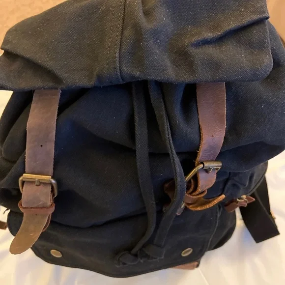 Backpack - Picture 1 of 8